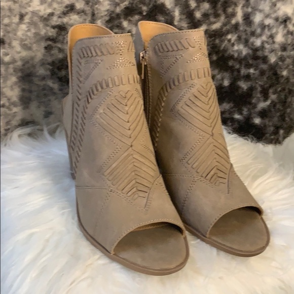 Shoes - Zip-up open toe booties! Size 9